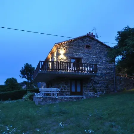 Les 5 Noyers Pensión Saint-Ilpize