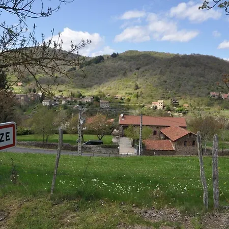 Les 5 Noyers * Saint-Ilpize