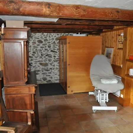 Les 5 Noyers * Saint-Ilpize